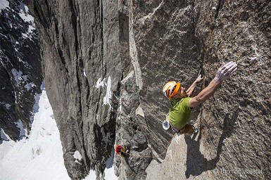 Cédric Lachat y Fabien Dugit, primera escalada en libre de Balade au clair de lune, 8b comprometido, Aiguille du Fou, Chamonix