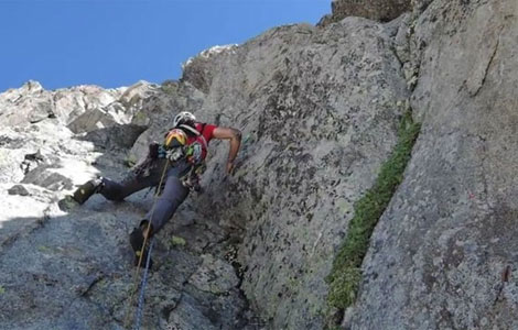 Video: Apertura desde abajo de Morir en el Paraíso, Pico Russell, 190m, 6b, protecciones alpinas