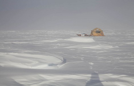 Larramendi alcanza la cumbre de Groenlandia tras 750 kilómetros con su trineo de viento