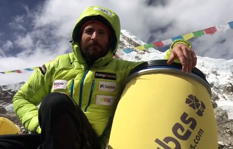 Video: Alex Txikon, desde el campo base del Everest invernal