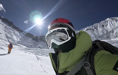 Alex Txikon, Everest: campo 2, ataque a cima