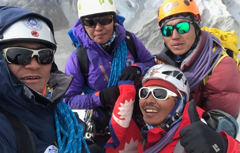 1ª histórica al Langdung, 6.357m, Nepal, para equipo de montañeros sherpas