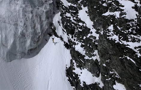 Video: Cómo saltar desniveles con la tabla de snowboard en la montaña, consejos por Xavier De Le Rue