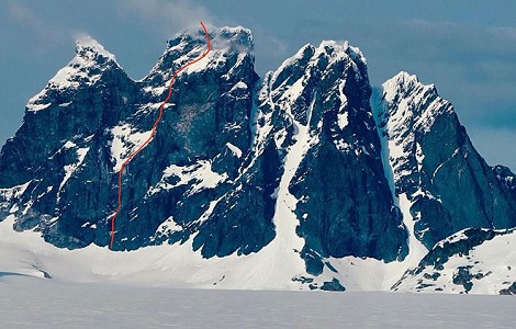 Devil's Paw, Alaska. Apertura alpina para Brette Harrington y Gabe Hayden. 1.200m