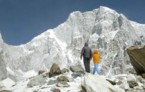 David Lama, cima en solitario en el Lunag Ri, 6.907m; primera ascensión