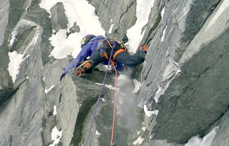 Video: David Lama-Peter Mühlburger, 1ª escalada de Sagzahn-Verschneidung, 800m, M6, A2