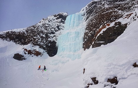 Alpinistas hispano-rusos escalan por primera vez cascadas de hielo en el Ártico ruso