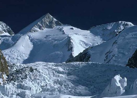 Sergi Mingote, Marco Confortola, Ali Durani, cumbre en el Gasherbrum II
