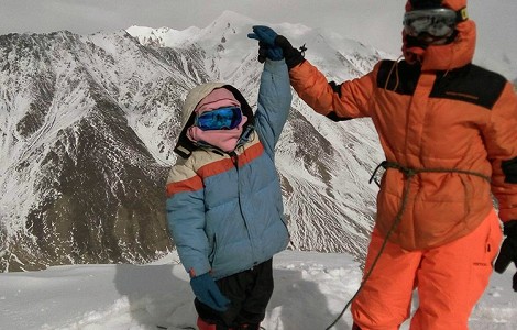La pequeña Selena Khawaja, cima en el Spantik a los 10 años. Persona más joven en alcanzar una cumbre de 7.000m