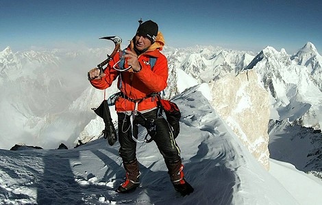 Denis Urubko, a por nueva vía en solitario en el Gasherbrum II; campo 1