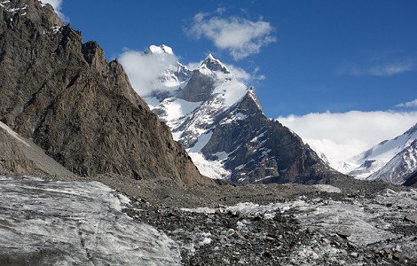 Simon Messner y Martin Sieberer, 1ª ascensión al Black Tooth, 6.718m, Karakorum