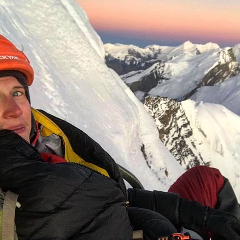 Jost Kobusch realiza la primera escalada al Amotsang, 6.393m, y en solitario
