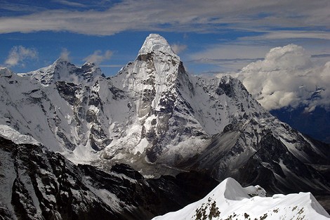 Fin de temporada en Nepal: 5 nuevos seismiles vírgenes escalados, 1.191 permisos