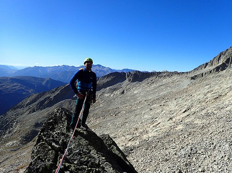 Mal de altura, nueva vía en cara W Pico Russell, 220m, 3.207m