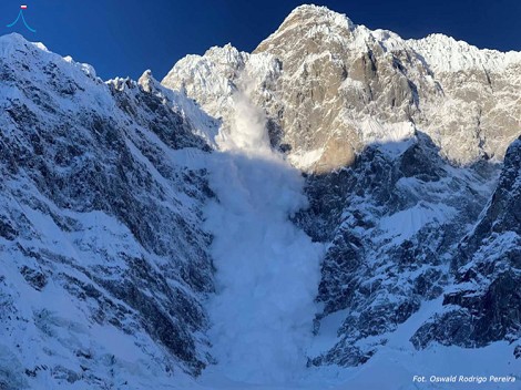 Batura Sar: siguen cayendo cantidades ingentes de nieve; fin a la expedición polaca