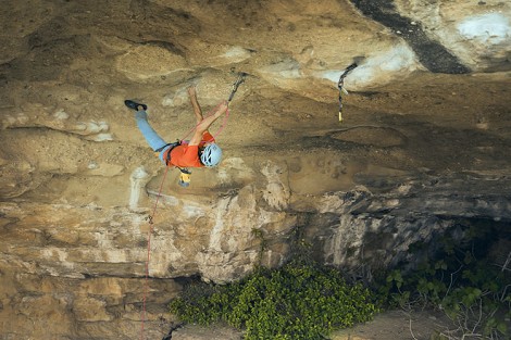 Marc Toralles, escalada de Nàufrag, 8b, Cova de l’Ocell en escalada tradicional, sin bolts