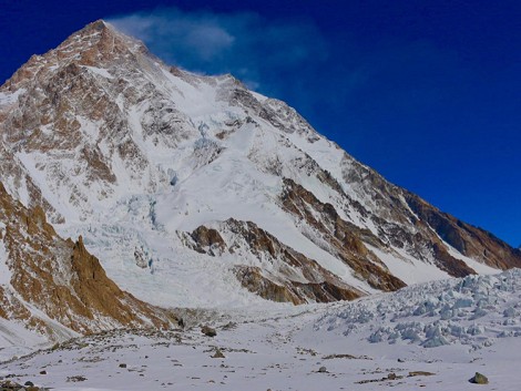 K2 invernal: el grupo de Mingma Gyalje Sherpa equipa hasta el campo 2, 6.700m
