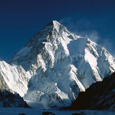 Los nepaleses superan el cuello de botella en el K2: a 200 metros de cumbre