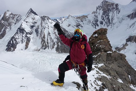 Atanas Skatov sufre una caída en el K2 invernal. Helicóptero en su busca