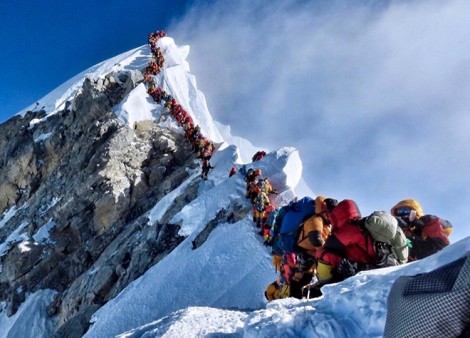 Las extrañas nuevas normas del gobierno nepalés en el Everest; prohibiciones a fotografías