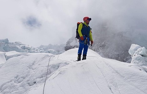 Alex Txikon, campo base Everest, incursión a 6.000m. Encuentro con Kilian Jornet y David Goettler