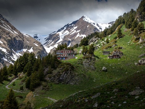 Pirineo aragonés: todos los refugios, con frecuencia de SOS montaña para pedir ayuda sin cobertura de móvil