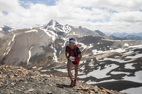 Cómo elegir tu mochila, riñonera o chaleco para carreras por montaña