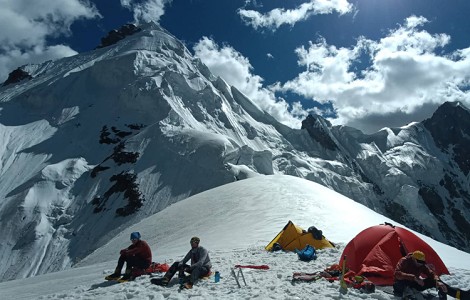 1ª escalada al Bondit Peak, 5.980m, Pakistán, cima virgen,  1500m, 80°, WI4, TD
