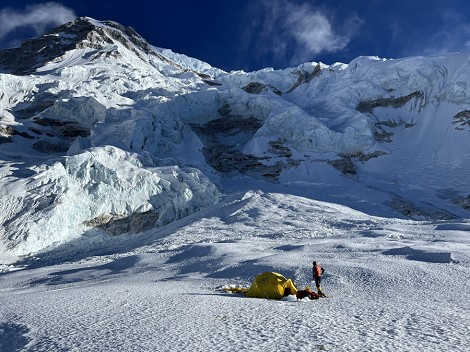 Las avalanchas frenan a los nepaleses en el Cho Oyu; 2 equipos, 2 nuevas vías