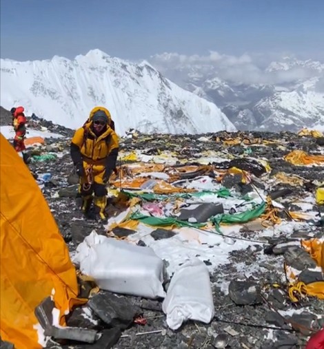 Vídeo: campo 4 del Everest inundado de basura