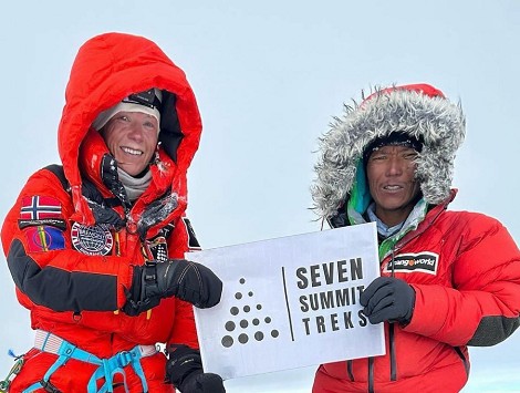 Kristin Harila y Tenjen Sherpa cima en el K2. Los 14 ochomiles en 93 días