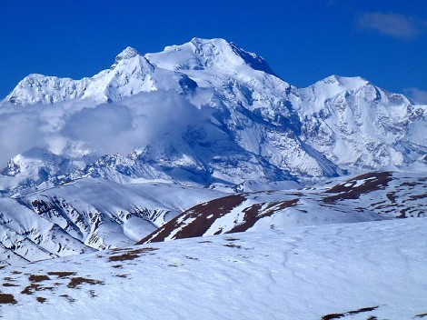 Shisha Pangma. Fallecen Migmar Sherpa, Tenjen Sherpa, Anna Gutu y Gina Marie Rzucidlo