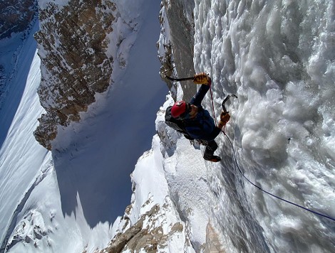 Apertura en alpino en la cara NE del Pik Alpinist, Kirguistán, Steadman, Vilhauer, Timpano