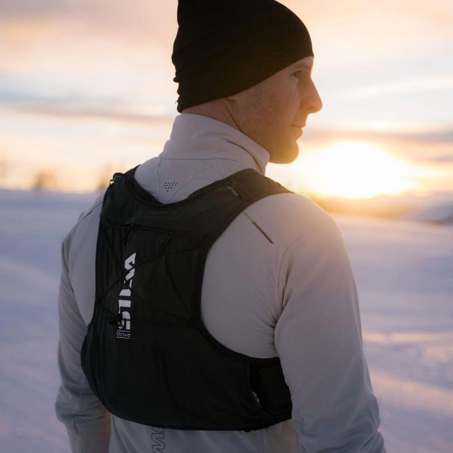 Vesta silva STRIVE 10 Black running vest