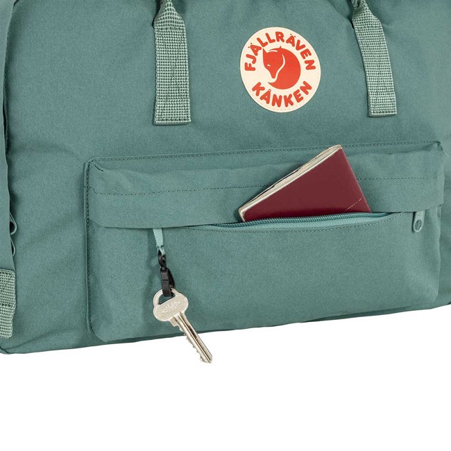 Kabelka fjällräven Kånken Weekender Frost Green