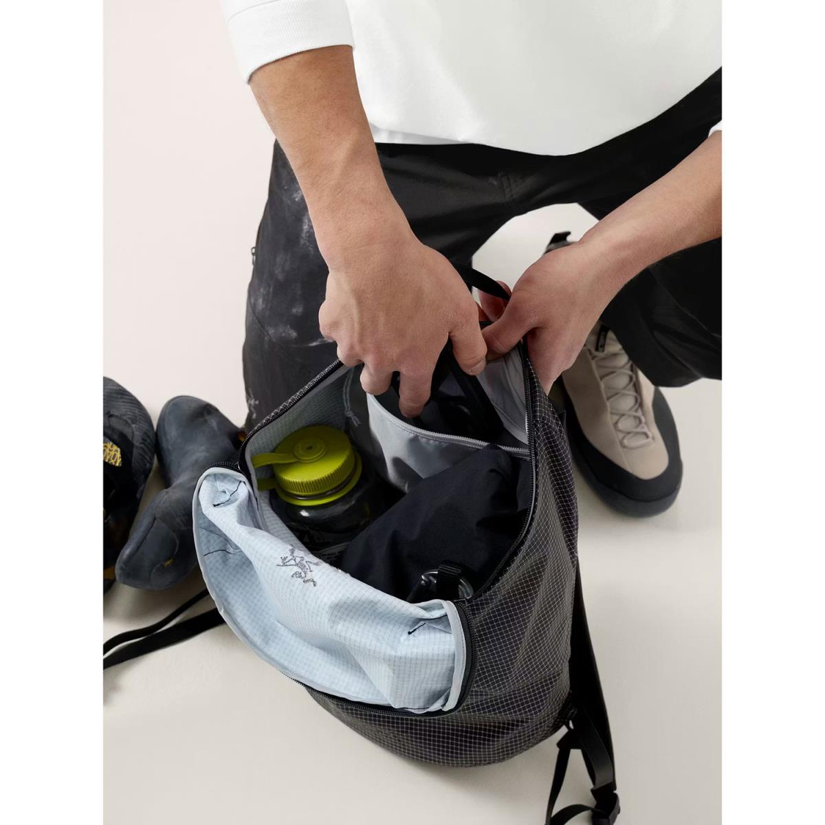 Arc'teryx Konseal 15 Backpack Black | Barrabes